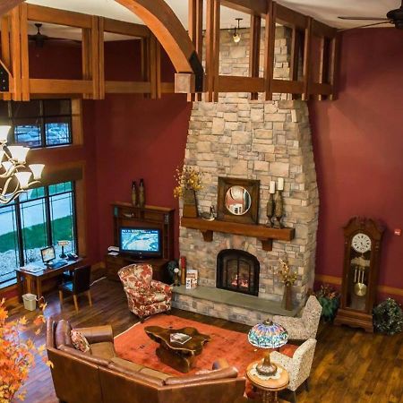Timberlake Lodge Grand Rapids Exterior foto